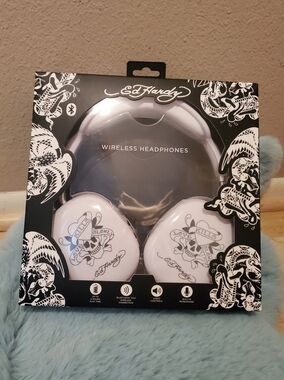 Ed Hardy White Love Kills Slowly Wireless Headphones